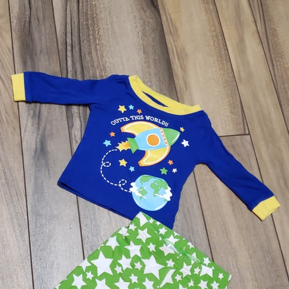 Children's Place space themed pajamas 🚀👨‍🚀 - Picture 3 of 7